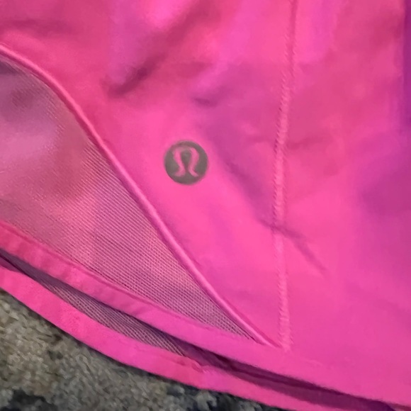 Lululemon Hotty Hot Short ll *2.5” Size 6 In Dark Prism Pink - Picture 3 of 10